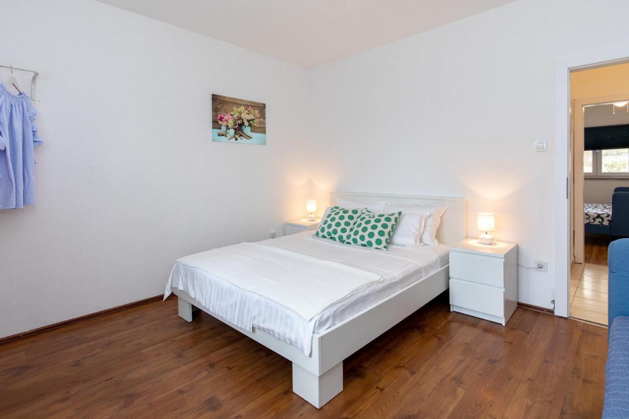 Apartment Dida I Mara Malinska Buitenkant foto