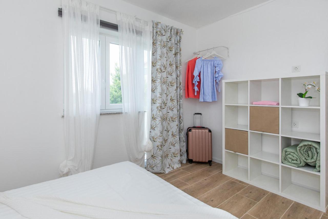 Apartment Dida I Mara Malinska Buitenkant foto